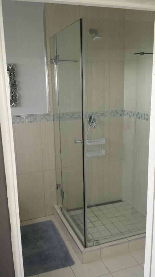 29 Carissa Street Apartamento Somerset West Exterior foto